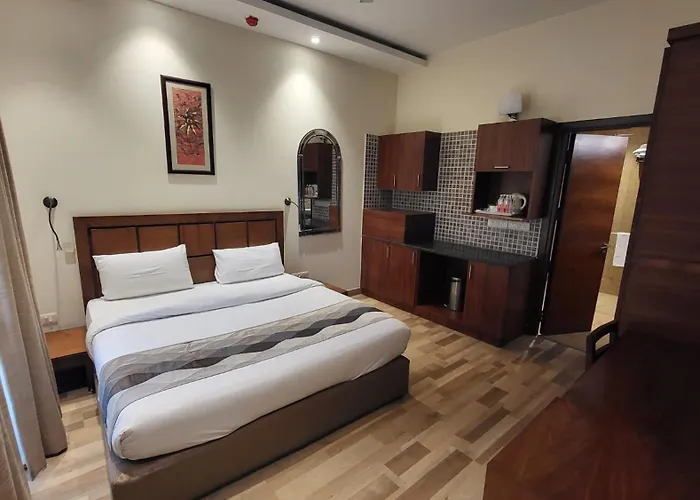 Deluxe King Suite